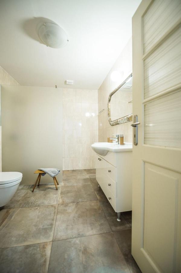 Apartman Ve Dvore Ratiskovice Exterior photo